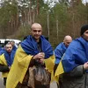 До України повернулося з полону 175 бійців: Зеленський показав зворушливі фото обміну полоненими