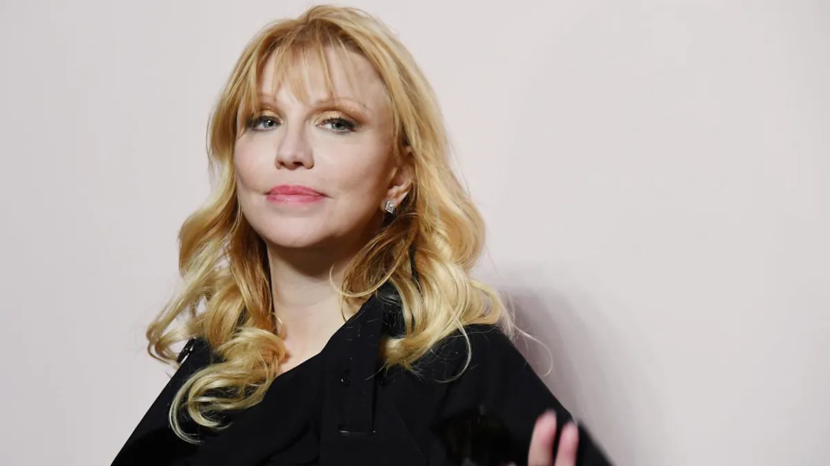 Назвала Трампа імператором: вдова легендарного соліста Nirvana отримає британський паспорт